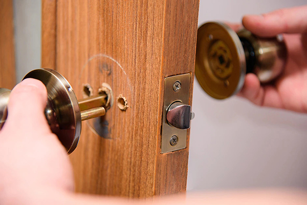 Door Knob Repair and Installation Services in Dubai